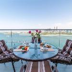 beautiful see view apartment in heart of palm Dubai