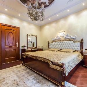 LUXURIOUS CLASSIC APARTMENT. BESSARABSKA SQUARE