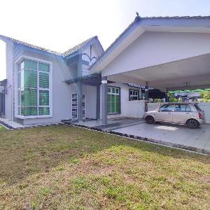 Aurora Homestay (Fully Aircond Room & Liv. Hall)