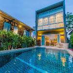 Silver Moon Pool Villa 4BR w/ Breakast near City