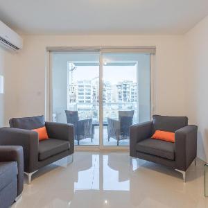 LOVELY 2BR SEAFRONT FLAT WITH VIEWS OF SPINOLA BAY