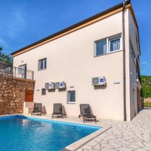 Nice home in Modric w/ Outdoor swimming pool and 4 Bedrooms