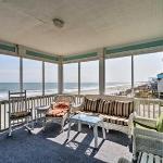 Oceanfront Lee Cottage   4 miles to marsh Walk South Carolina