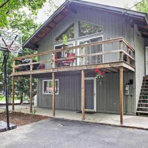 Peaceful Lincoln Chalet Less Than 2 Mi to Loon Mtn Skiing!