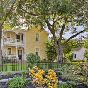 Charming Fredericksburg Home-1 block from Main St!