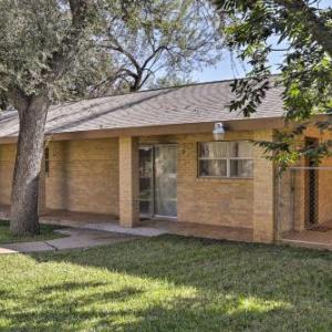 Laredo Guest Home with Yard-4 Mi to Lake Casa Blanca