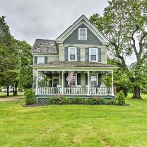 Horse-Friendly Williamstown Farmhouse by Main St!