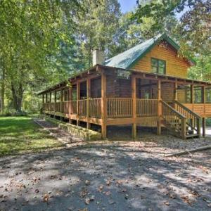 Lodge on 80 Acres with Hot Tub 45 Min to Asheville!