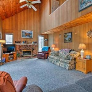 Wilmington Home with Pool Access 20 Mins to Mt Snow