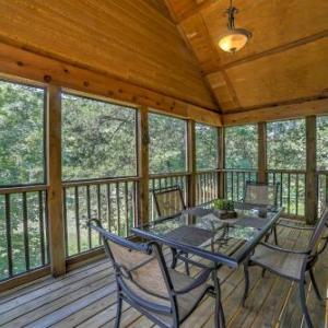 Cozy Branson West Cabin with Resort-Style Amenities!