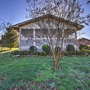 Smoky Mountains Cottage with River Views and Hot Tub!