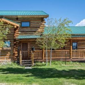 Spacious Buena Vista Cabin Near Creek with Mtn Views!