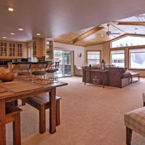 Serene & Spacious S. Lake Tahoe Home w/Hot Tub!