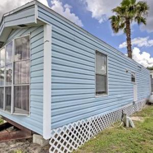 Cozy Lakefront Home in Ocala with Deck Grill and A and C!