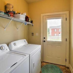 Bright Oxford Townhouse with Pool Access and Patio!