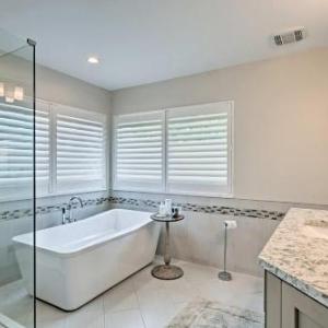 2 Mi to South Beach: Waterfront Home w/ Lanai!