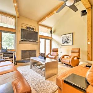 Luxe Park City Condo with Pool and Hot Tub Mins to Ski