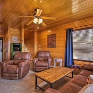 Mtn Cabin by Pigeon Forge with Hot Tub and Resort Pool