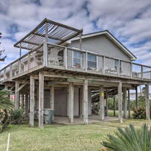 Updated Galveston Home with Deck - 150 Ft to Beach!