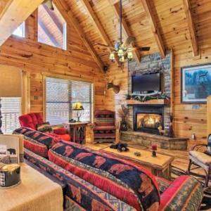 Cozy Smoky Mtn Cabin with Many Nearby Attractions!