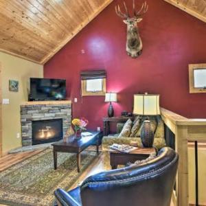 Elk Path Cabin with Hot Tub and Deck-15 Mi to Asheville