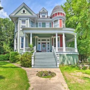 1878 Victorian Home in Historic Dwtn Hot Springs!