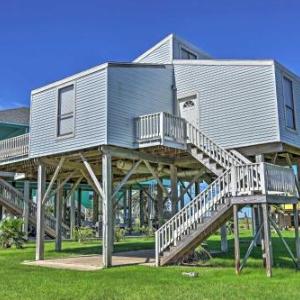 Bright Home with Ocean Views and Deck Walk to Beach!