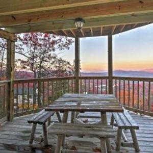 Sensational Gatlinburg Cabin with Hot Tub and Views!