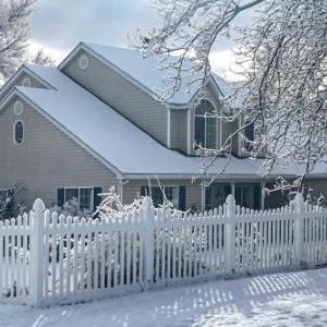 Private 2-Story Home 10 Miles to Bryce Canyon