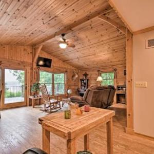 Cozy Amish Country Cabin on Shipshewana Lake!