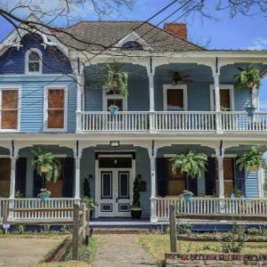 Vicksburg Home with 3 Porches Walk to Downtown