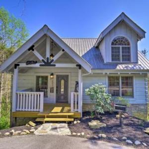 Lovely Cabin with Hot Tub in Heart of Pigeon Forge!