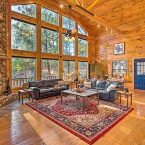 Spacious Luxury Cabin with Hot Tub Near Beavers Bend