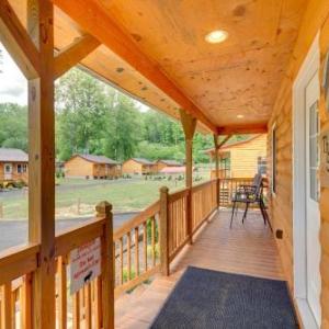 Bryson City Cabin on Tuck River and Fire Pit!