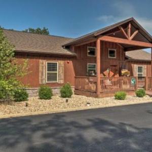 Spirit Wolf Resort Cabin - Ideal Ozark Location!