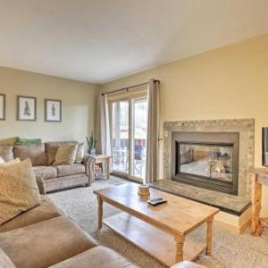 Cozy Winter Park Condo with Hot Tub and Shuttle!