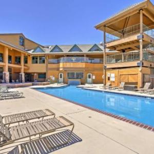 Granby Condo with Pool Access - Mins to Hiking!