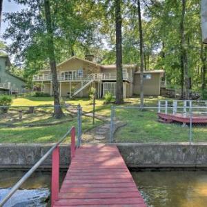 Lakefront Retreat with Deck Dock and Resort Amenities