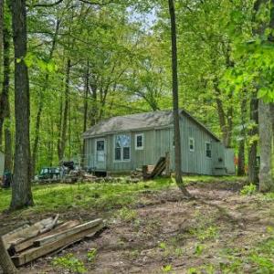 Cozy Glen Lake Cottage - 6 Miles to Lake George!