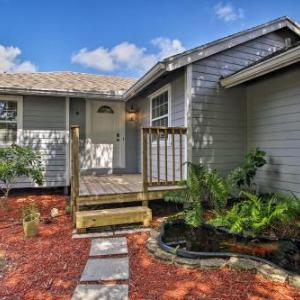 Stuart Home with Screened Porch about 9 Mi to Beach!