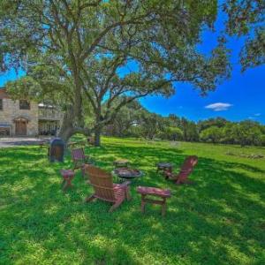 Scenic Cottage with Views 17 mi to San Antonio!