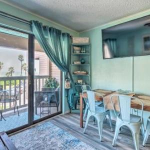 Cozy Corpus Christi Condo with Pool and Beach Access