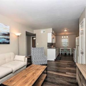 Beach Cottage Reef Suite (2 bed/1 bath condo 1 block from beach)