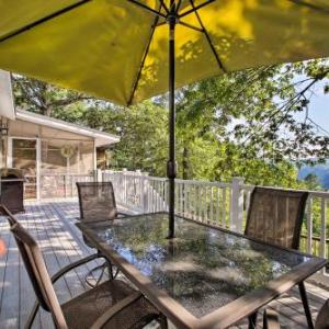 Hillside Rogers Cottage with Beaver Lake Views!