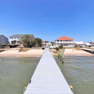 Bay Breeze Seashell Suite (1 bed/1 bath condo with cabanas fire pits and pier)