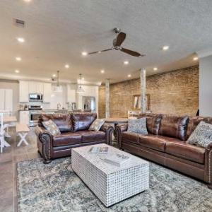 Condo with Patio 4 Mi to Galveston Beach and Pier