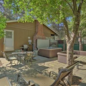 South Lake Tahoe House w/ Hot Tub & Pool Table!