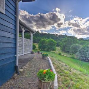 Maggie Valley House with Mtn Views - 1 Mi to DT