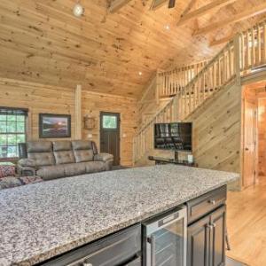 Palmerton Cabin with Game Room about 5 Mi to Blue Mtn