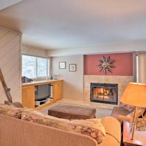 Cozy Alpine Condo with Fireplace Less Than 1 Mi to Ski Lifts